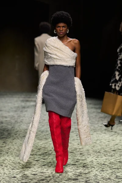 Look 75